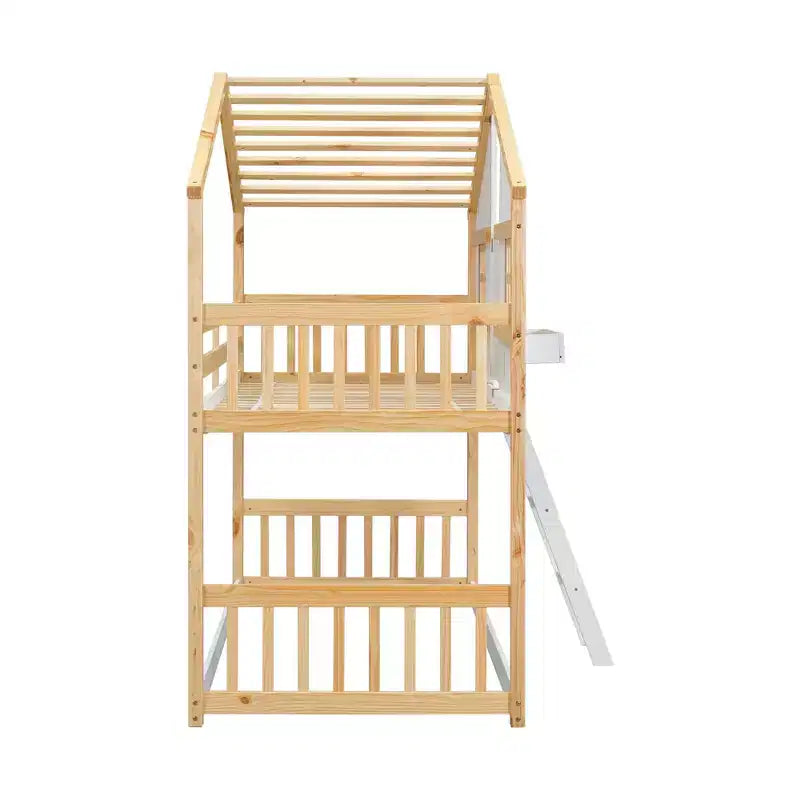 Lit superposé cabane double sur lit simple avec toit, fenêtre, jardinière, porte et barrières de sécurité