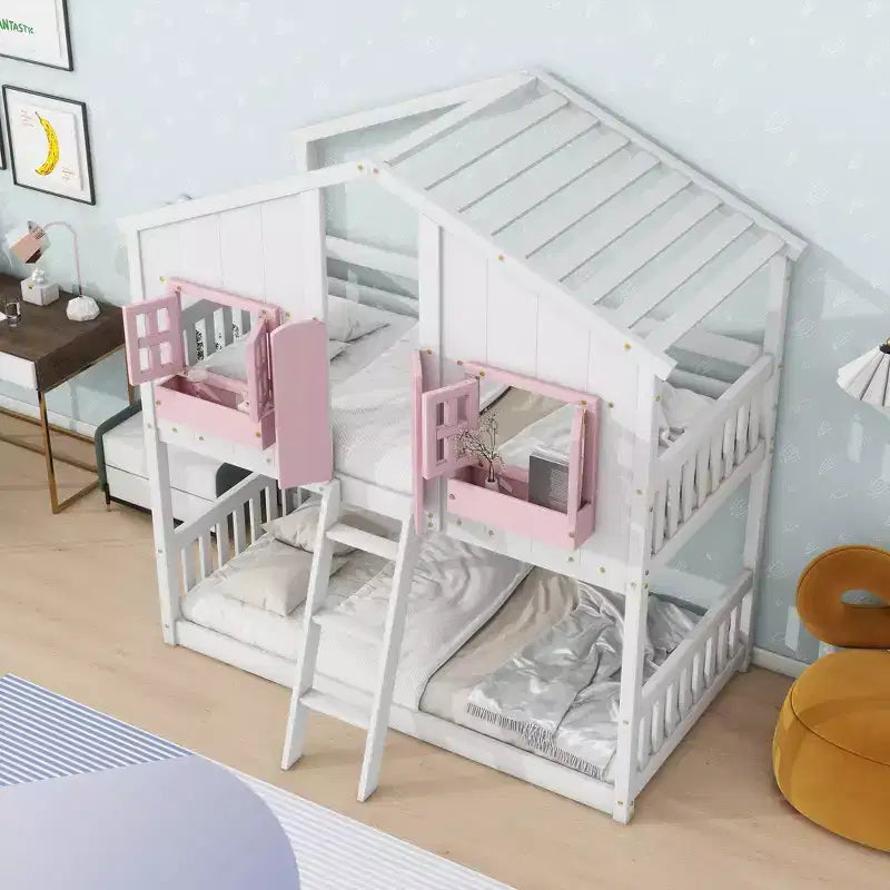 Lit superposé cabane double sur lit simple avec toit, fenêtre, jardinière, porte et barrières de sécurité