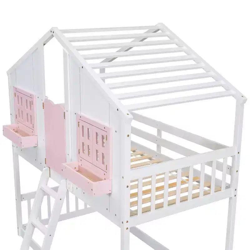 Lit superposé cabane double sur lit simple avec toit, fenêtre, jardinière, porte et barrières de sécurité