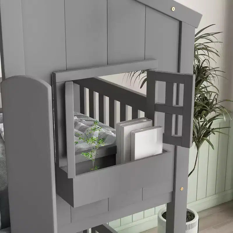 Lit superposé cabane double sur lit simple avec toit, fenêtre, jardinière, porte et barrières de sécurité