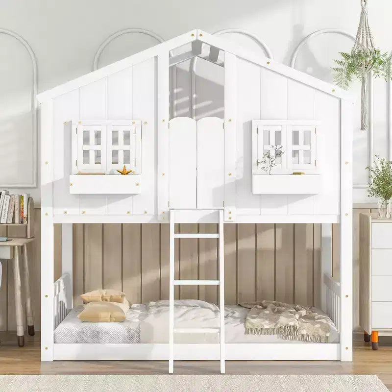 Lit superposé cabane double sur lit simple avec toit, fenêtre, jardinière, porte et barrières de sécurité