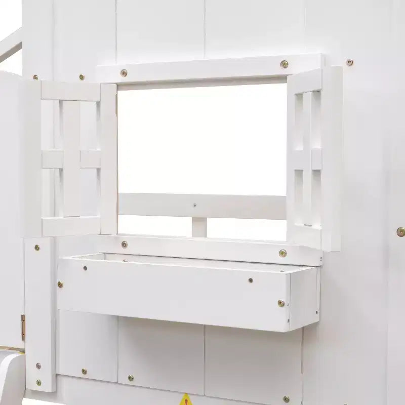 Lit superposé cabane double sur lit simple avec toit, fenêtre, jardinière, porte et barrières de sécurité