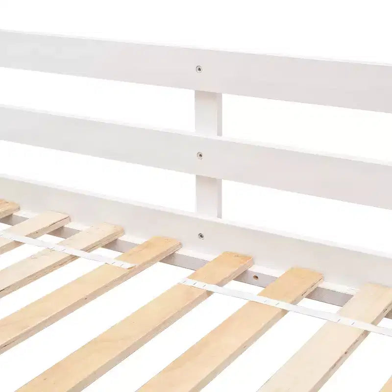 Lit superposé cabane double sur lit simple avec toit, fenêtre, jardinière, porte et barrières de sécurité