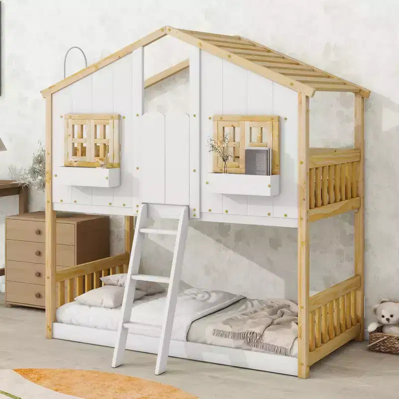 Lit superposé cabane double sur lit simple avec toit, fenêtre, jardinière, porte et barrières de sécurité