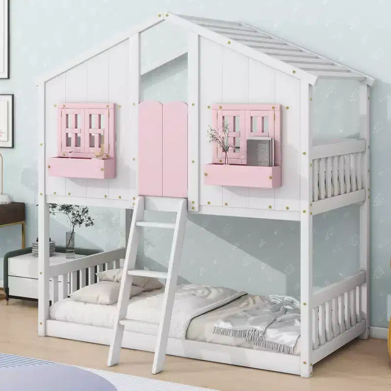 Lit superposé cabane double sur lit simple avec toit, fenêtre, jardinière, porte et barrières de sécurité