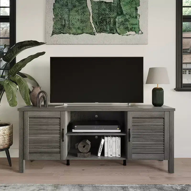 Meuble TV console de style médiéval de 60 po avec portes persiennes et étagères de rangement